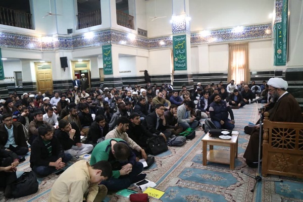 درس اخلاق معظم له در جمع طلاب غیر ایرانی مجتمع عالی امام خمینی(قده) 