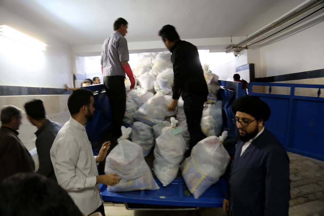 مرحله دوم کمکهای حضرت آیت الله فاضل لنکرانی(دامت برکاته) به چند شهر سیل زده خوزستان 