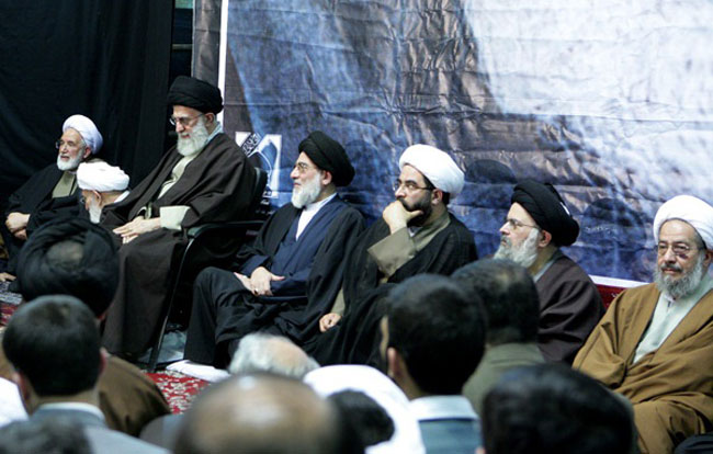 حضور  معظم له در مراسم چهاردهمین سالگرد رحلت حاج سید احمد خمینی