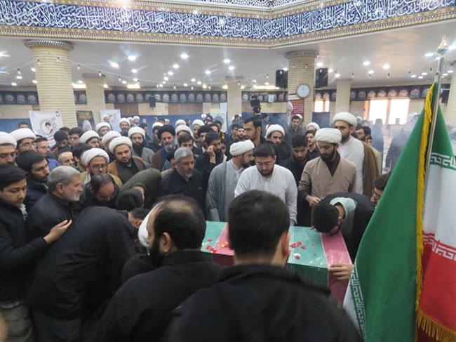 حضور در مراسم وداع با شهید گمنام در مرکز فقهی ائمه اطهار(علیهم السلام)