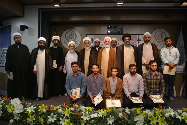 تجلیل از ممتازین علمی مجتمع آموزشی پژوهشی ائمه اطهار(ع)