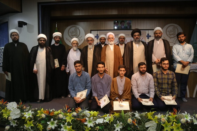 تجلیل از ممتازین علمی مجتمع آموزشی پژوهشی ائمه اطهار(ع)