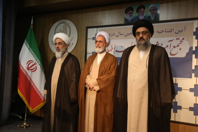 رونمایی کتاب « آیات حکومت در قرآن » اثر ارزشمند و ماندگار حضرت آیت الله فاضل لنکرانی در سالن اجتماعات فقاهت مجتمع آموزشی پژوهشی ائمه اطهار(ع)