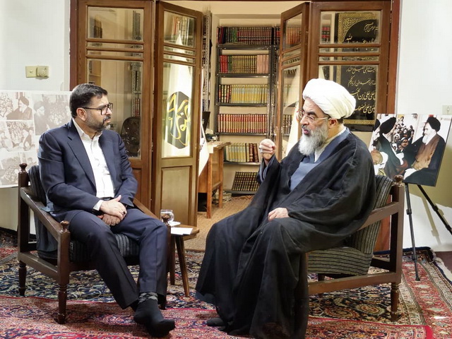 مصاحبه در برنامه حضور در مورد ابعاد شخصیت امام خمینی(قده) در بیت امام در قم