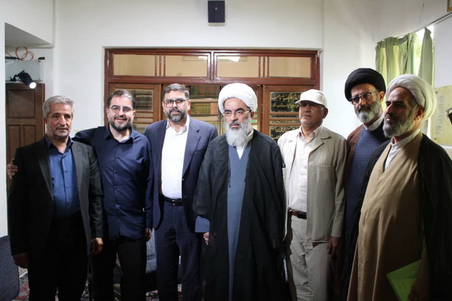 مصاحبه در برنامه حضور در مورد ابعاد شخصیت امام خمینی(قده) در بیت امام در قم