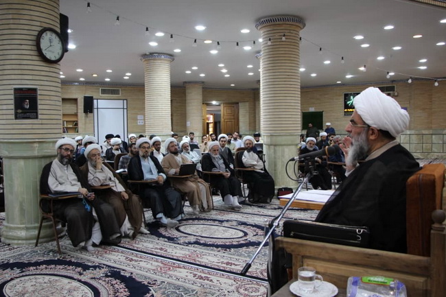 درس اخلاق حضرت آیت الله فاضل لنکرانی در جمع دانش پژوهان و اساتید مجتمع آموزشی پژوهشی ائمه اطهار(ع)