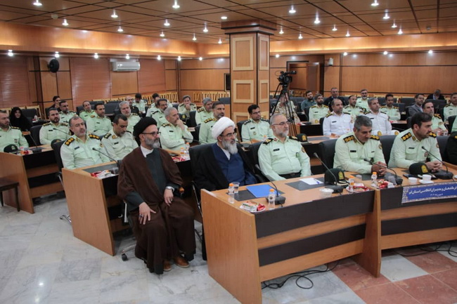 دیدار فرماندهان و مدیران انتظامی استان قم