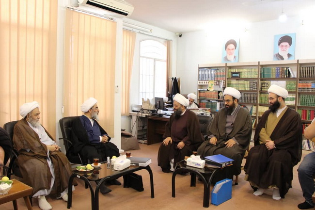 درس اخلاق مدرسه علمیه قرآن محوری ائمه اطهار(علیهم السلام)