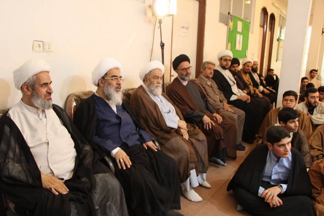 درس اخلاق مدرسه علمیه قرآن محوری ائمه اطهار(علیهم السلام)