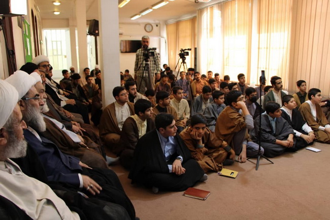 درس اخلاق مدرسه علمیه قرآن محوری ائمه اطهار(علیهم السلام)