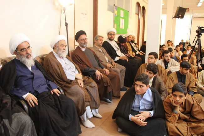 درس اخلاق مدرسه علمیه قرآن محوری ائمه اطهار(علیهم السلام)