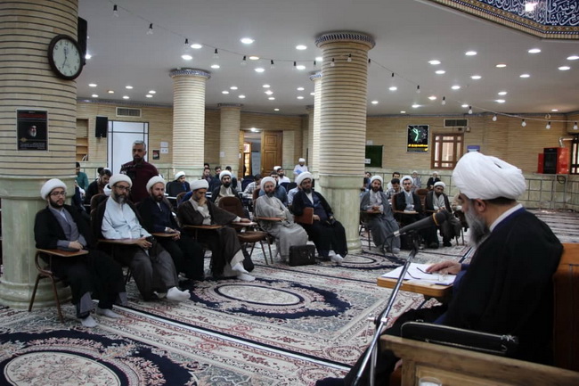 درس اخلاق در مسجد مرکز فقهی ائمه اطهار(ع)