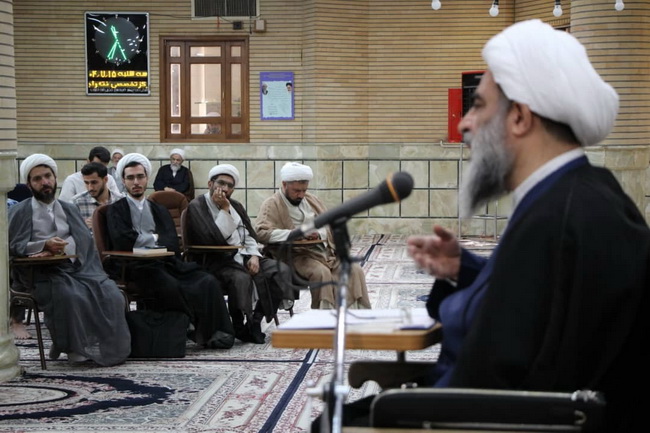 درس اخلاق در مسجد مرکز فقهی ائمه اطهار(ع)