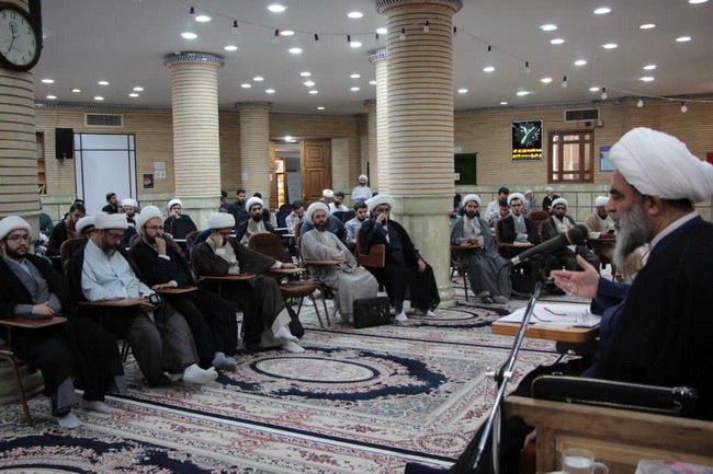 درس اخلاق در مسجد مرکز فقهی ائمه اطهار(ع)