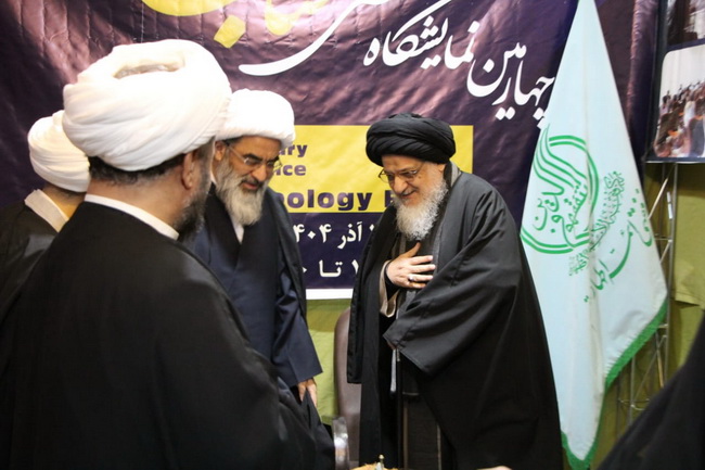 بازدید حضرت آیت الله فاضل لنکرانی در دومین روز چهارمین نمایشگاه تخصصی کتاب فقه و کلام معاصر