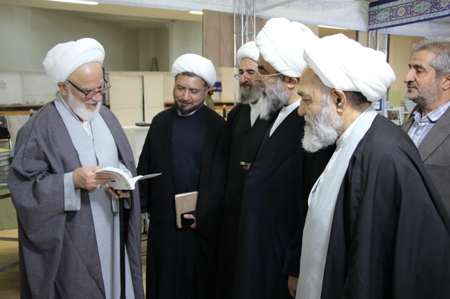 بازدید حضرت آیت الله فاضل لنکرانی در دومین روز چهارمین نمایشگاه تخصصی کتاب فقه و کلام معاصر