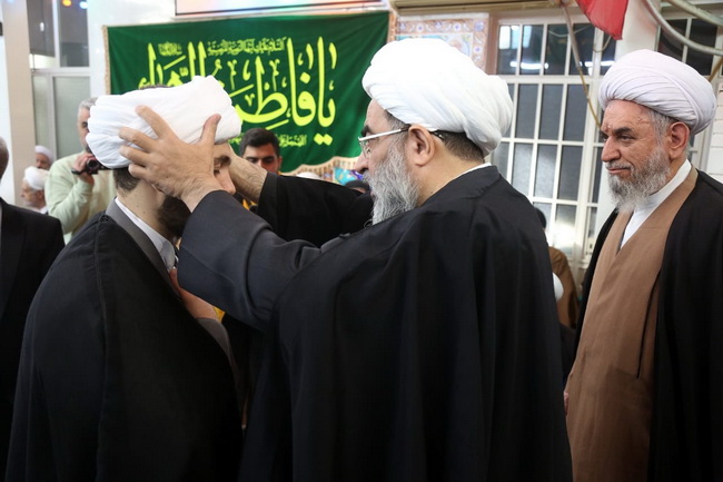 عمامه گذاری در حسینیه دفتر آیت الله فاضل لنکرانی