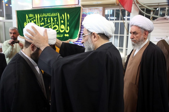 عمامه گذاری در حسینیه دفتر آیت الله فاضل لنکرانی