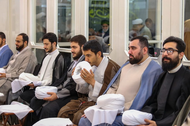 عمامه گذاری در حسینیه دفتر آیت الله فاضل لنکرانی