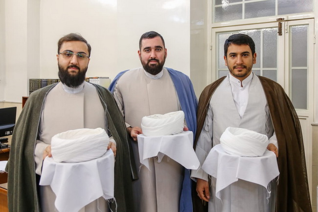 عمامه گذاری در حسینیه دفتر آیت الله فاضل لنکرانی