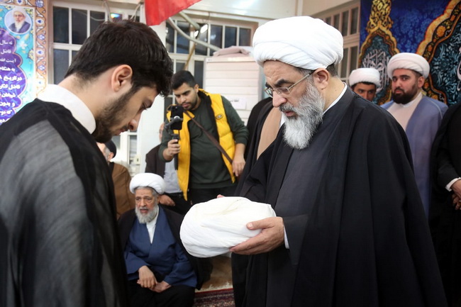 عمامه گذاری در حسینیه دفتر آیت الله فاضل لنکرانی