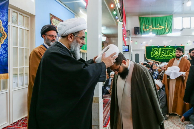 عمامه گذاری در حسینیه دفتر آیت الله فاضل لنکرانی