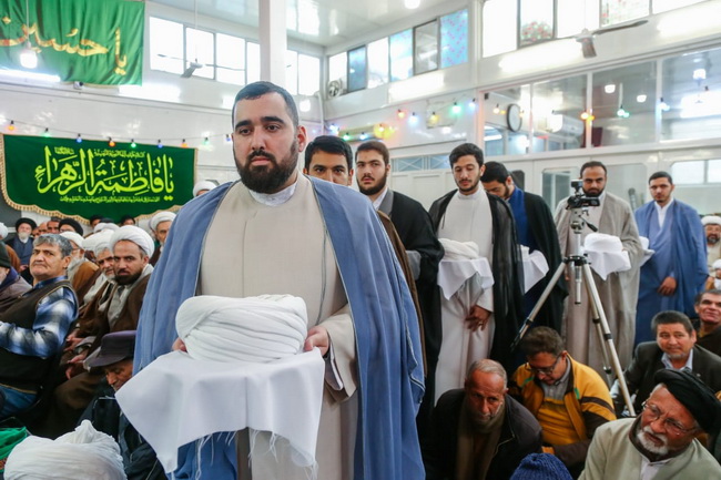 عمامه گذاری در حسینیه دفتر آیت الله فاضل لنکرانی
