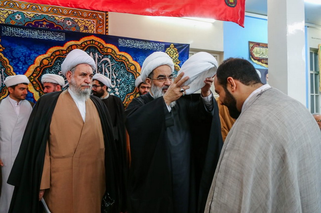 عمامه گذاری در حسینیه دفتر آیت الله فاضل لنکرانی
