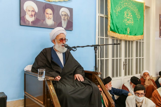 عمامه گذاری در حسینیه دفتر آیت الله فاضل لنکرانی