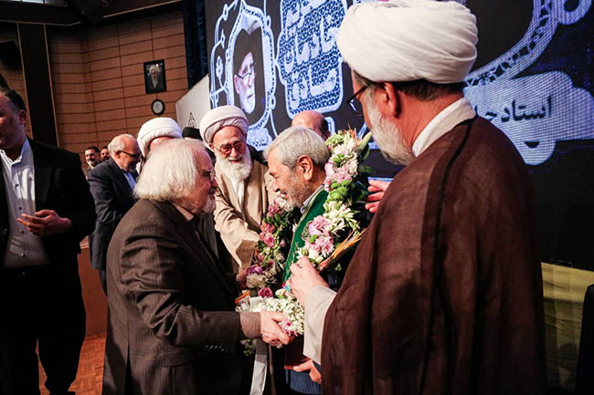 مراسم آئین تکریم خادمان صادق؛ حاج آقای سازگار و حاج آقای عاصی