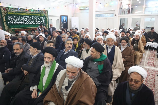 آئین عمامه گذاری طلاب در جشن میلاد امیرالمومنین(ع) در حسینیه دفتر آیت الله فاضل لنکرانی