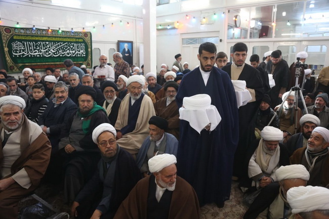 آئین عمامه گذاری طلاب در جشن میلاد امیرالمومنین(ع) در حسینیه دفتر آیت الله فاضل لنکرانی