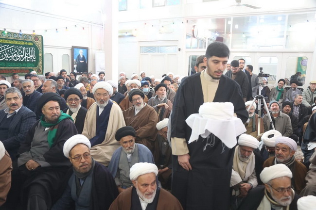 آئین عمامه گذاری طلاب در جشن میلاد امیرالمومنین(ع) در حسینیه دفتر آیت الله فاضل لنکرانی