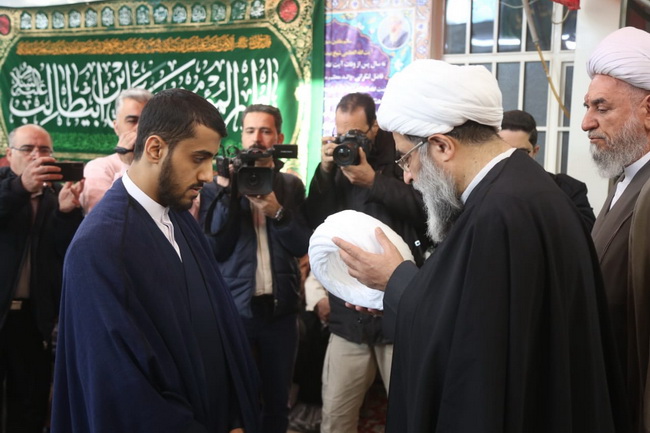 آئین عمامه گذاری طلاب در جشن میلاد امیرالمومنین(ع) در حسینیه دفتر آیت الله فاضل لنکرانی