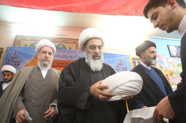 آئین عمامه گذاری طلاب در جشن میلاد امیرالمومنین(ع) در حسینیه دفتر آیت الله فاضل لنکرانی