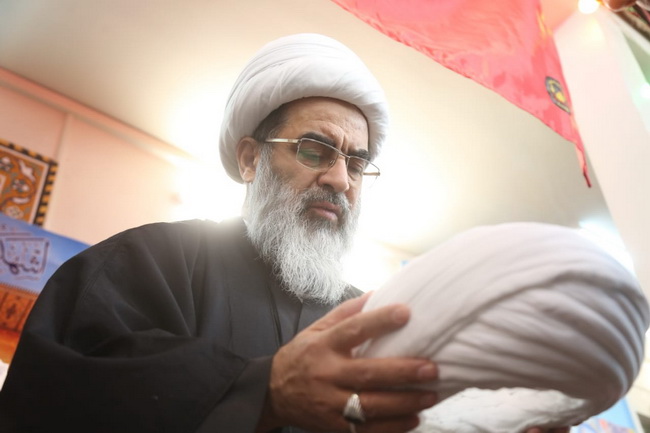 آئین عمامه گذاری طلاب در جشن میلاد امیرالمومنین(ع) در حسینیه دفتر آیت الله فاضل لنکرانی