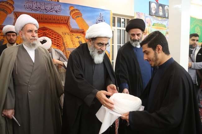 آئین عمامه گذاری طلاب در جشن میلاد امیرالمومنین(ع) در حسینیه دفتر آیت الله فاضل لنکرانی