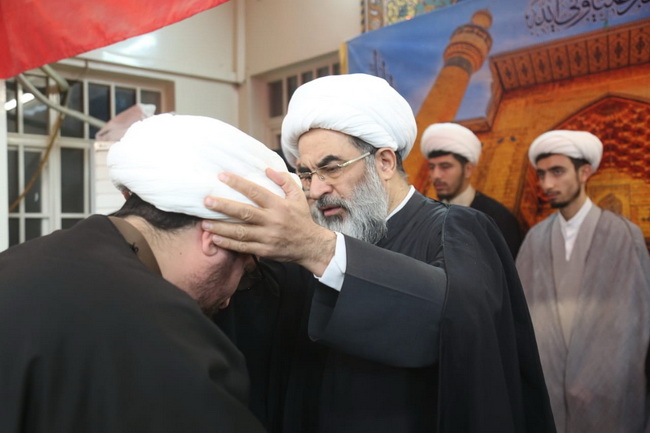 آئین عمامه گذاری طلاب در جشن میلاد امیرالمومنین(ع) در حسینیه دفتر آیت الله فاضل لنکرانی