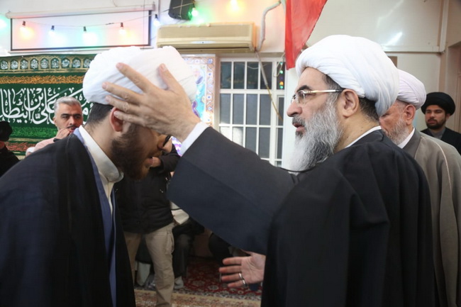 آئین عمامه گذاری طلاب در جشن میلاد امیرالمومنین(ع) در حسینیه دفتر آیت الله فاضل لنکرانی