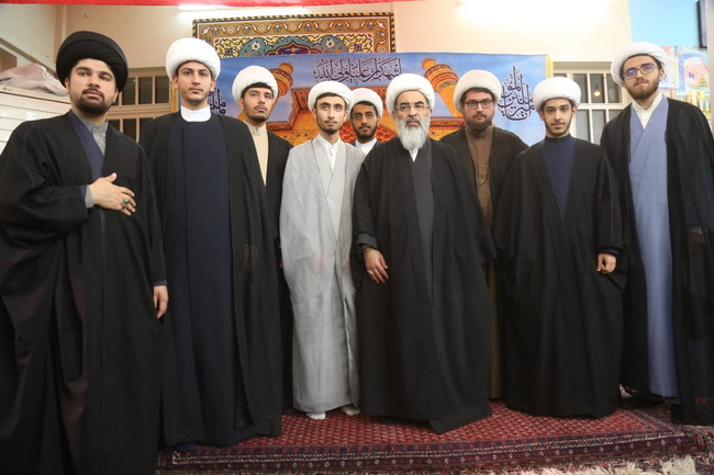 آئین عمامه گذاری طلاب در جشن میلاد امیرالمومنین(ع) در حسینیه دفتر آیت الله فاضل لنکرانی