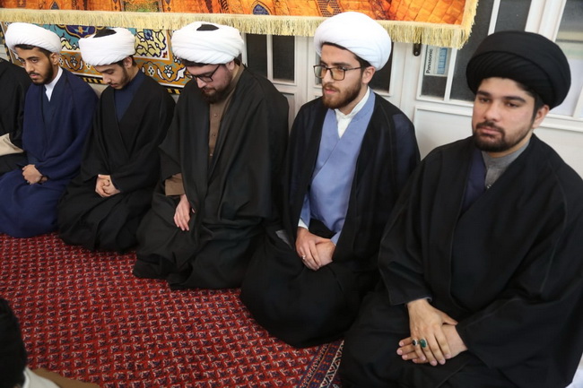 آئین عمامه گذاری طلاب در جشن میلاد امیرالمومنین(ع) در حسینیه دفتر آیت الله فاضل لنکرانی