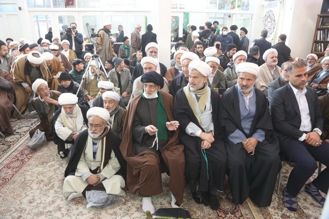 آئین عمامه گذاری طلاب در جشن میلاد امیرالمومنین(ع) در حسینیه دفتر آیت الله فاضل لنکرانی