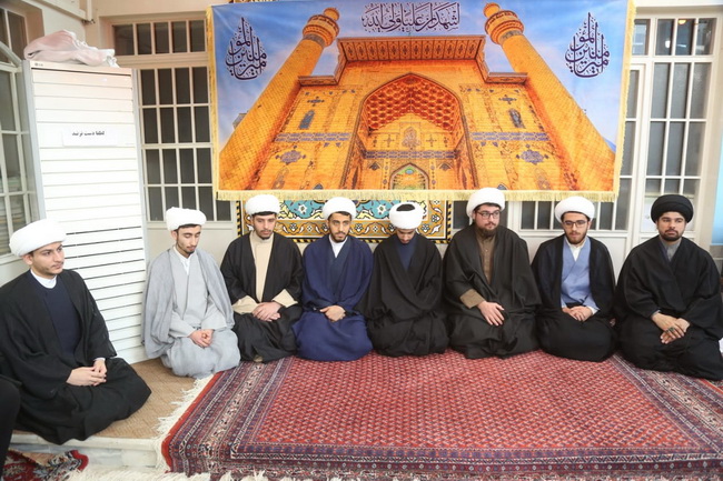 آئین عمامه گذاری طلاب در جشن میلاد امیرالمومنین(ع) در حسینیه دفتر آیت الله فاضل لنکرانی