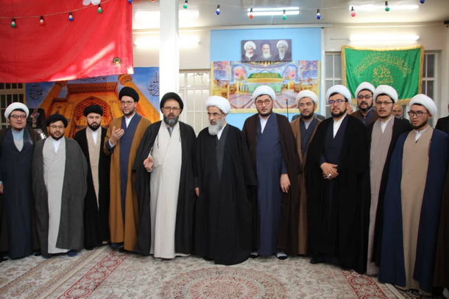 آئین عمامه گذاری جمعی از طلاب مرکزفقهی ائمه اطهار(ع) کابل در حسینیه دفتر حضرت آیت الله فاضل لنکرانی