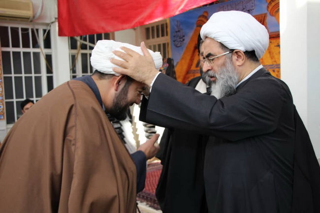 آئین عمامه گذاری جمعی از طلاب مرکزفقهی ائمه اطهار(ع) کابل در حسینیه دفتر حضرت آیت الله فاضل لنکرانی