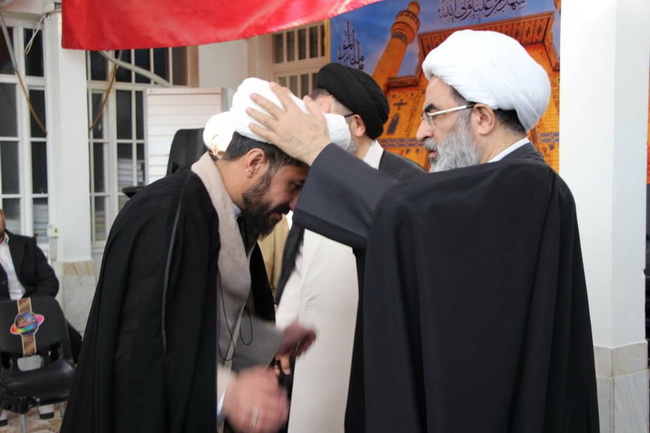 آئین عمامه گذاری جمعی از طلاب مرکزفقهی ائمه اطهار(ع) کابل در حسینیه دفتر حضرت آیت الله فاضل لنکرانی