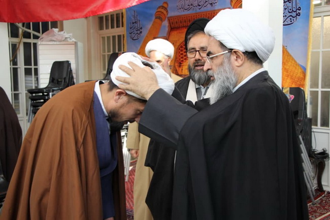 آئین عمامه گذاری جمعی از طلاب مرکزفقهی ائمه اطهار(ع) کابل در حسینیه دفتر حضرت آیت الله فاضل لنکرانی