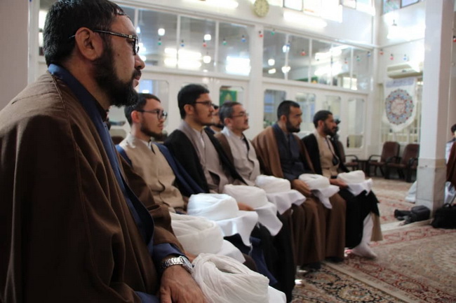 آئین عمامه گذاری جمعی از طلاب مرکزفقهی ائمه اطهار(ع) کابل در حسینیه دفتر حضرت آیت الله فاضل لنکرانی