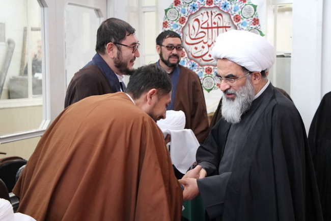 آئین عمامه گذاری جمعی از طلاب مرکزفقهی ائمه اطهار(ع) کابل در حسینیه دفتر حضرت آیت الله فاضل لنکرانی