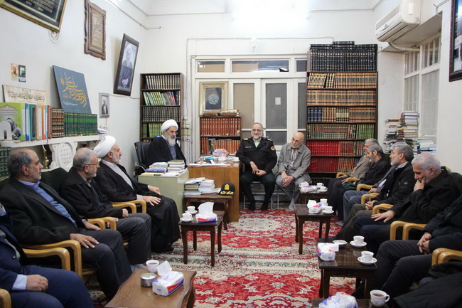 دیدار سردار میرحیدری فرمانده نیروی انتظامی استان قم وجمعی از فرماندهان این مجموعه با آیت الله فاضل لنکرانی